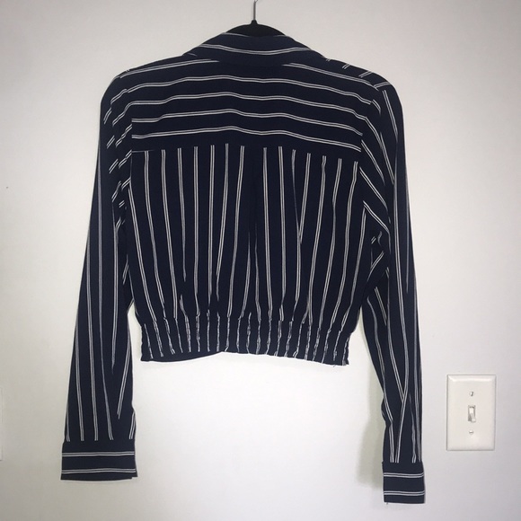 Button down crop top - Picture 2 of 3